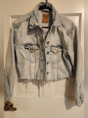 GAP Light Wash Cropped Denim Jacket , Size M